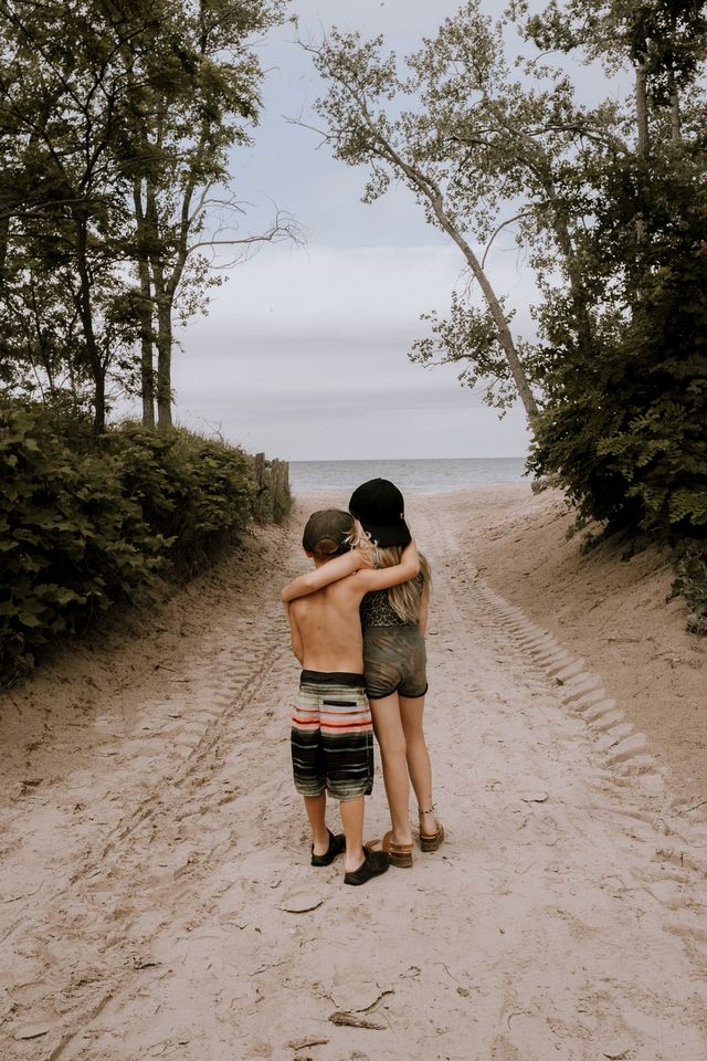 Spacious Cottage with Indoor Heated Pool Near Sandbanks Provincial Park, Picton, Ontario