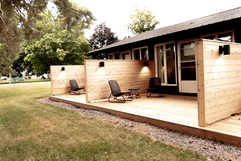 Cottages (Canada, Prince Edward, Ontario)