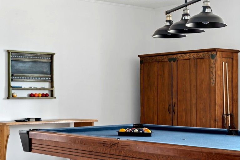 Cottages (Canada, Prince Edward, Ontario)