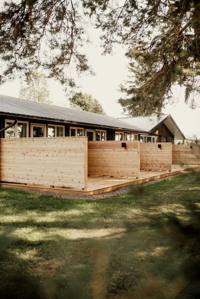 Spacious Cottage with Indoor Heated Pool Near Sandbanks Provincial Park, Picton, Ontario