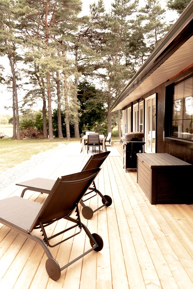 Spacious Cottage with Indoor Heated Pool Near Sandbanks Provincial Park, Picton, Ontario