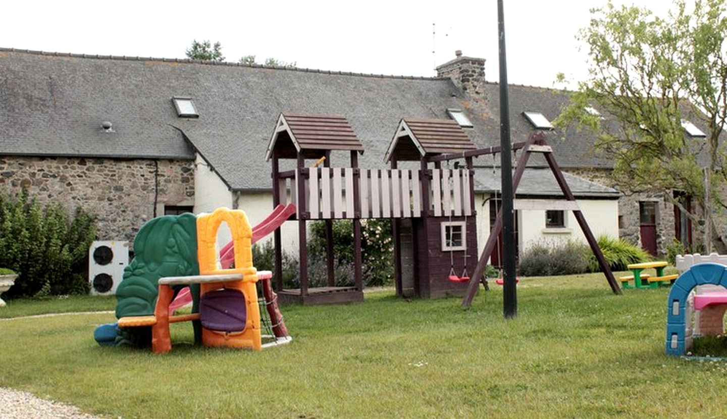 Spacious Cottage with Large Private Garden near Brittany, France