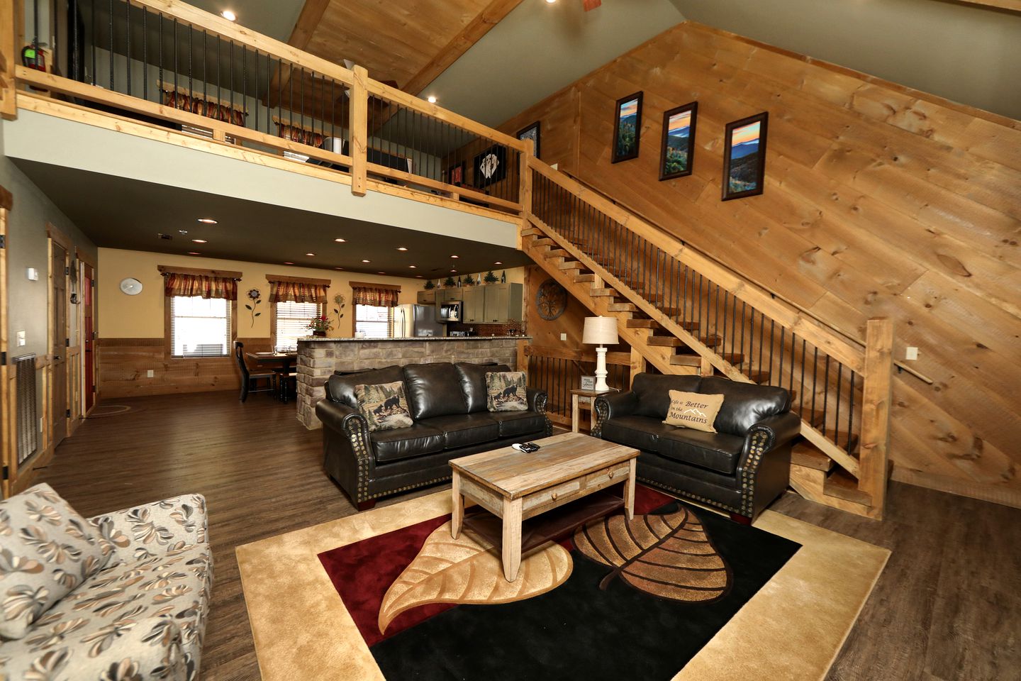 Amazing Cute Cabin with Fireplace, Game Room, Swimming Pool and Hot-tub in Gatlinburg, Tennessee