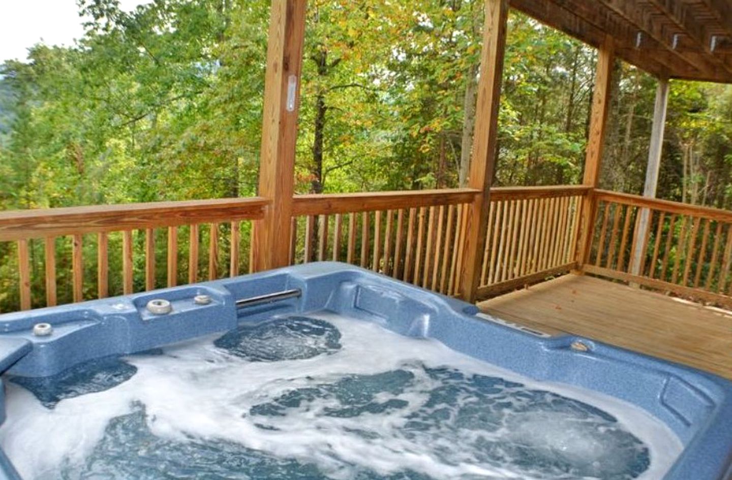 Spacious Family Cabin Rental with Mountain Views and a Hot Tub in Sevierville, Tennessee