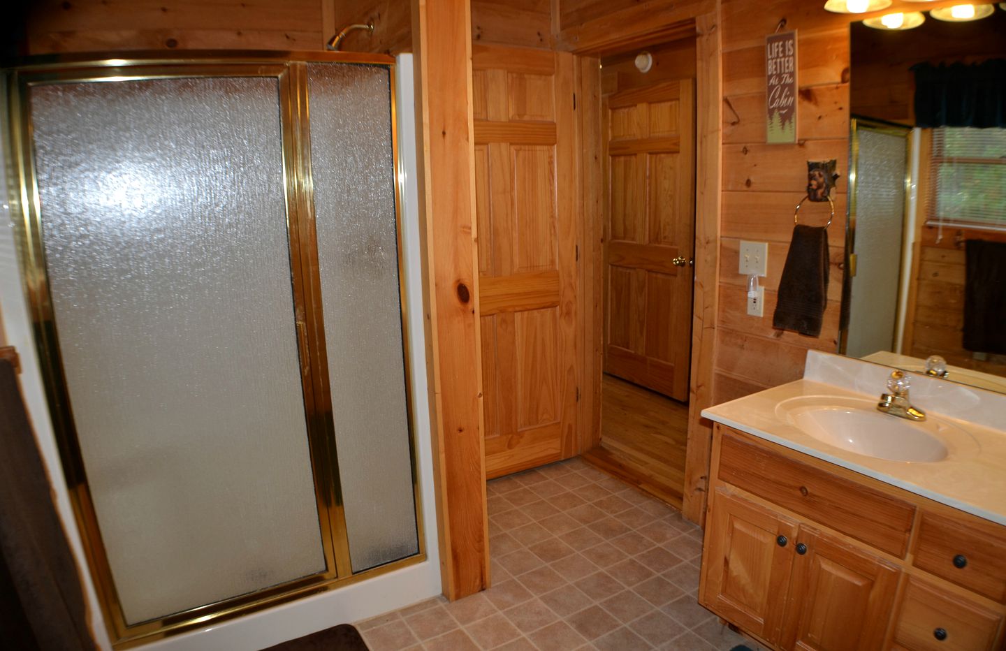 Spacious Family Cabin Rental with Mountain Views and a Hot Tub in Sevierville, Tennessee