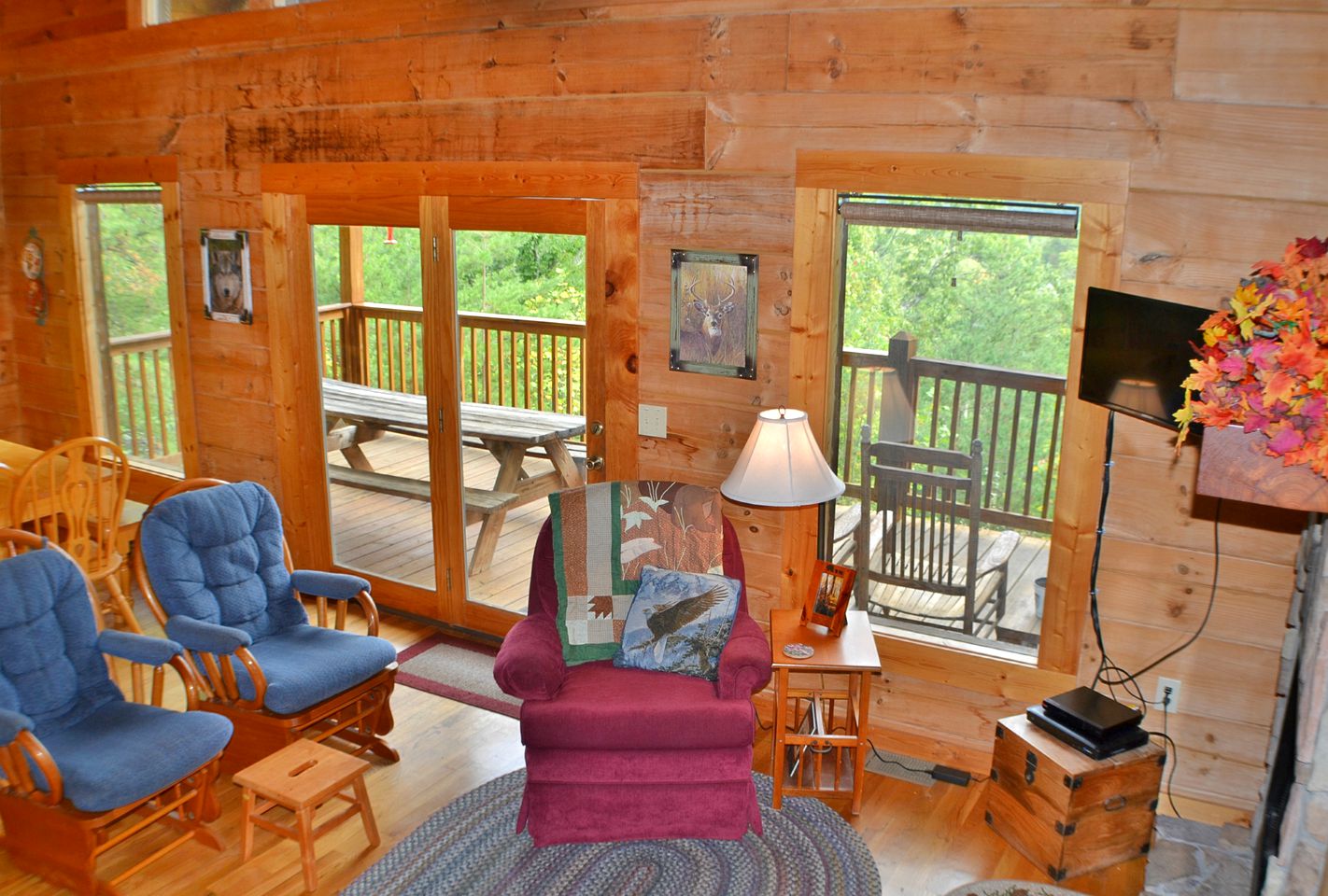 Spacious Family Cabin Rental with Mountain Views and a Hot Tub in Sevierville, Tennessee