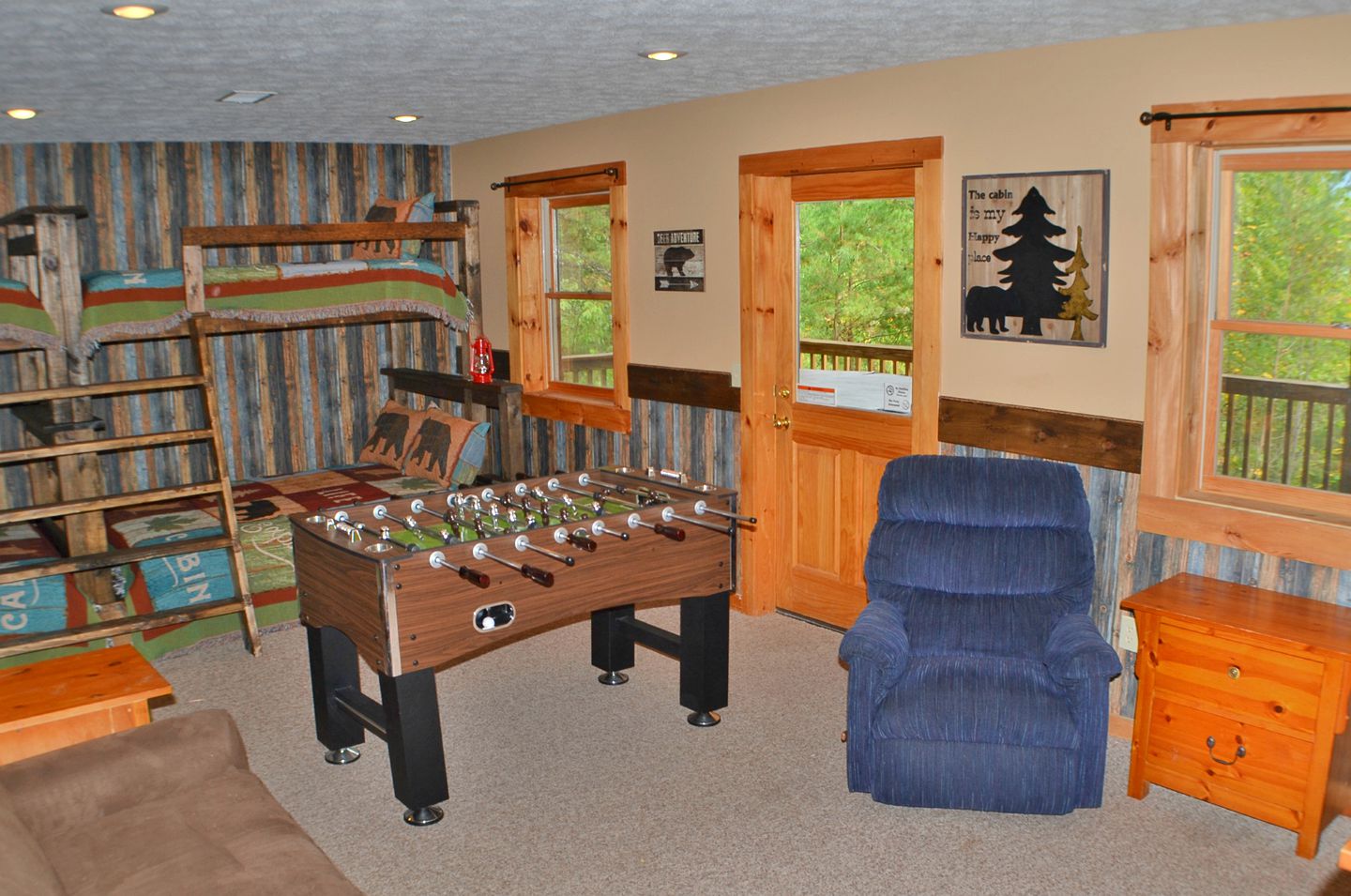 Spacious Family Cabin Rental with Mountain Views and a Hot Tub in Sevierville, Tennessee