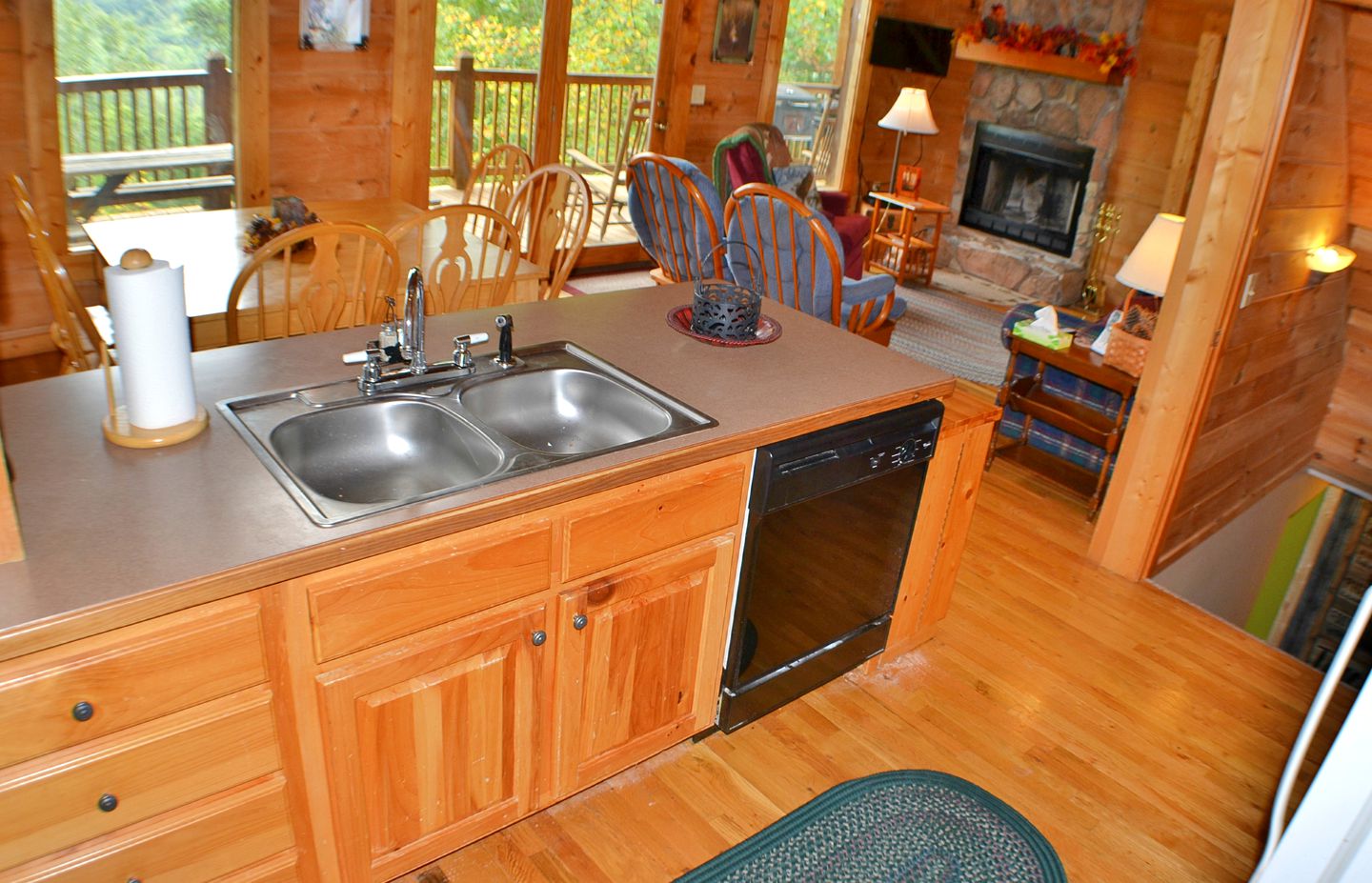 Spacious Family Cabin Rental with Mountain Views and a Hot Tub in Sevierville, Tennessee