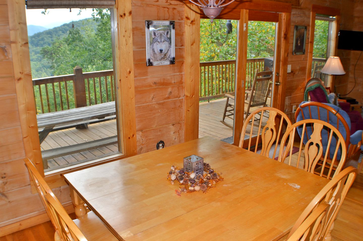 Spacious Family Cabin Rental with Mountain Views and a Hot Tub in Sevierville, Tennessee