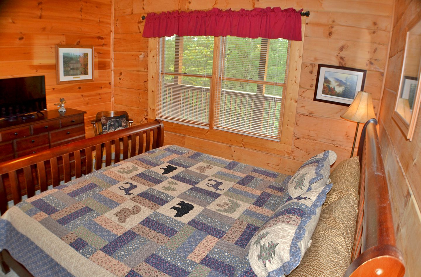 Spacious Family Cabin Rental with Mountain Views and a Hot Tub in Sevierville, Tennessee