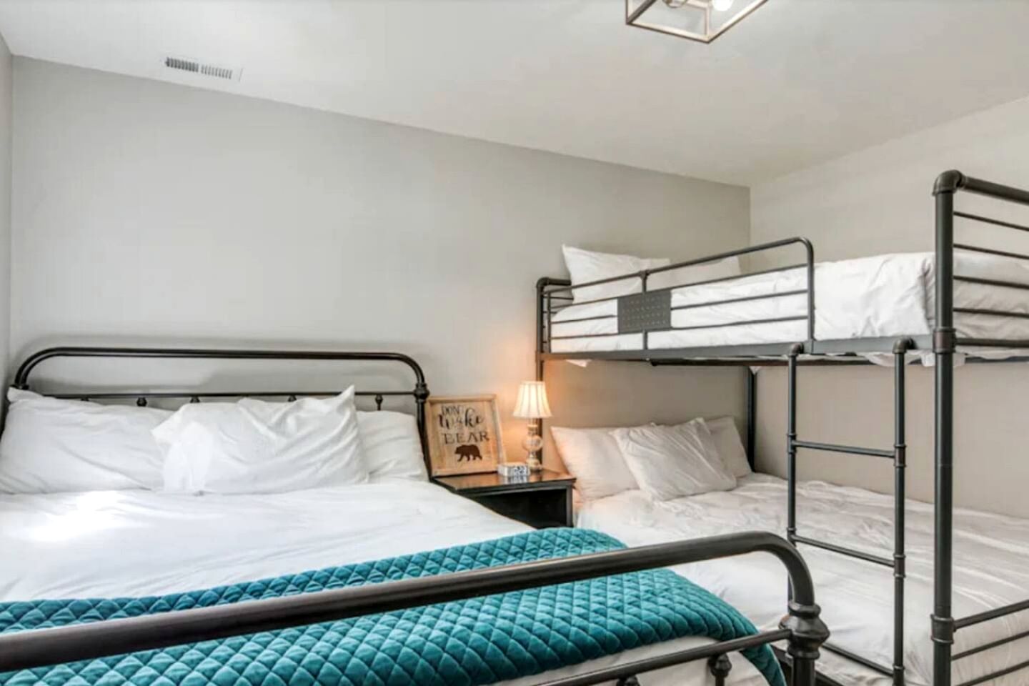 Spacious Family-Friendly Cabin with Pet-Friendly Dog Run & Supercharger Near Bryce Canyon, Alton, UT