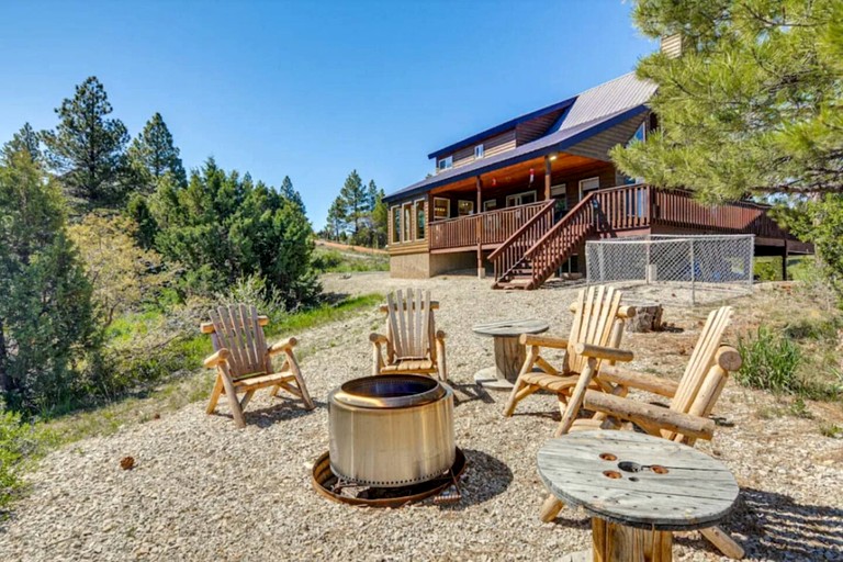 Cabins (United States of America, Alton, Utah)