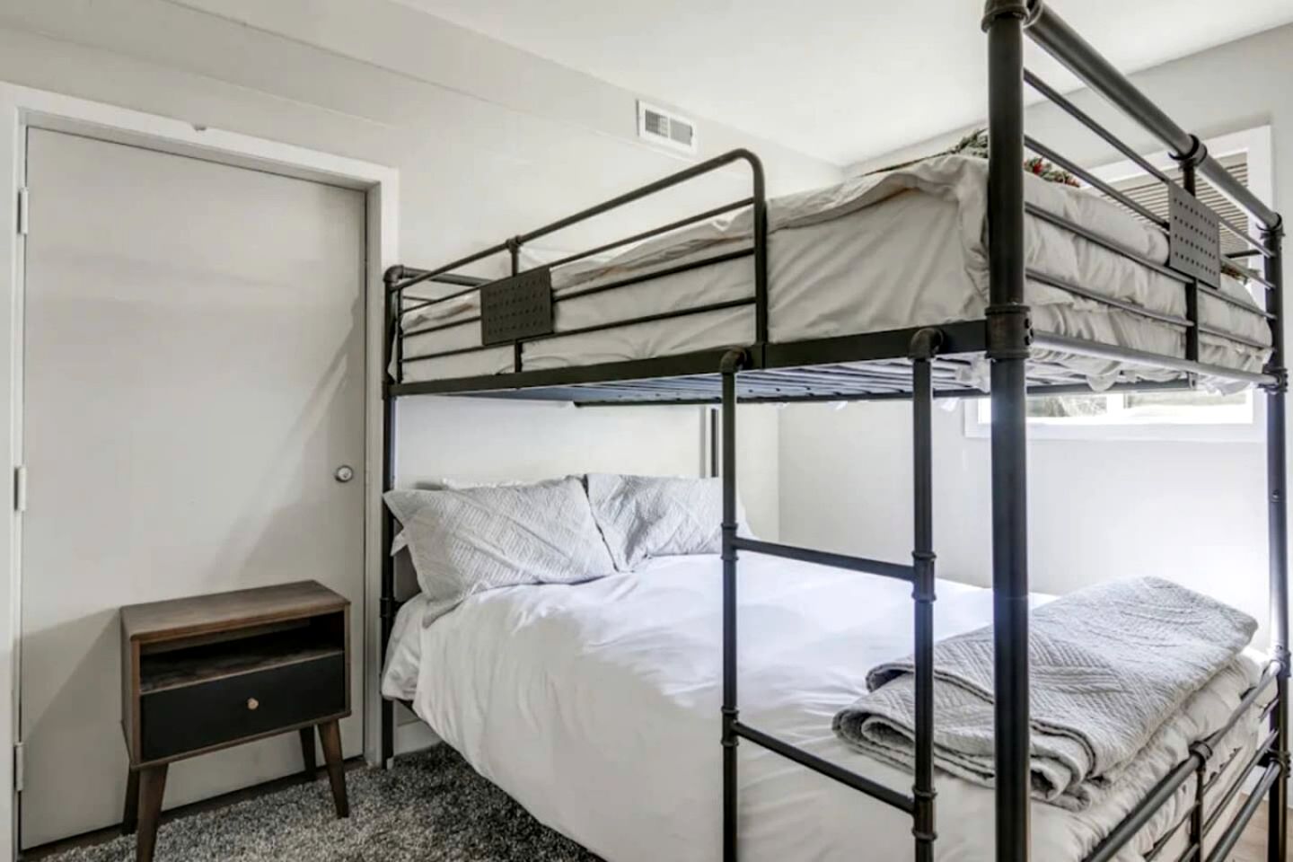 Spacious Family-Friendly Cabin with Pet-Friendly Dog Run & Supercharger Near Bryce Canyon, Alton, UT