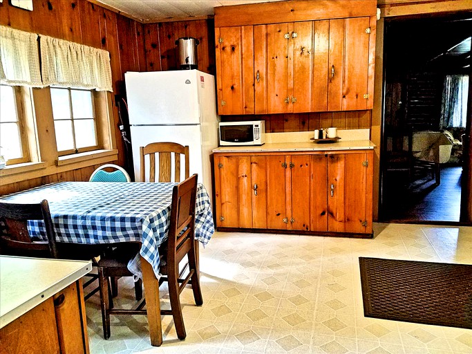 Cabins (Wellston, Michigan, United States)