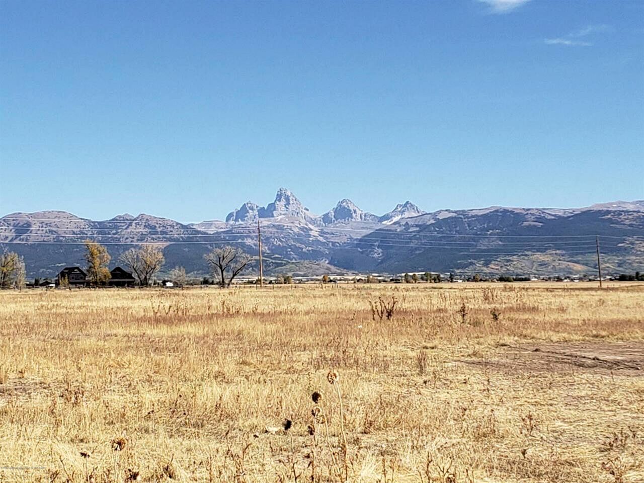 Spacious Unit in a Farmhouse Retreat with Scenic Picture Windows near Skiing & Fishing in Tetonia, Idaho