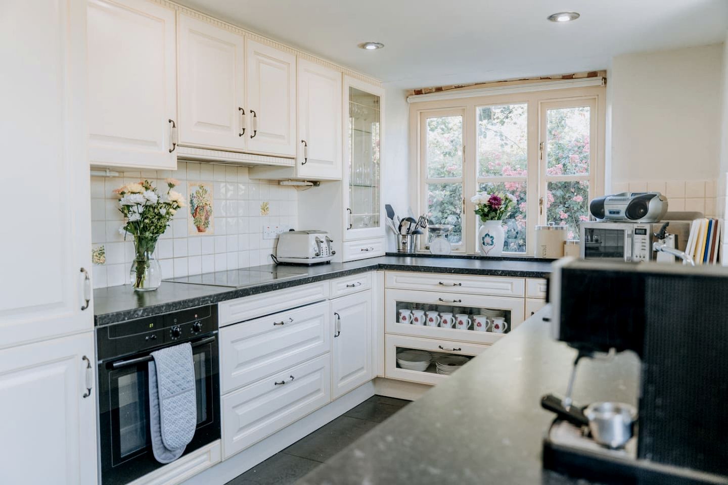 Rustic Countryside Farmhouse with Hot Tub & Games Room near Llawhaden, Pembrokeshire