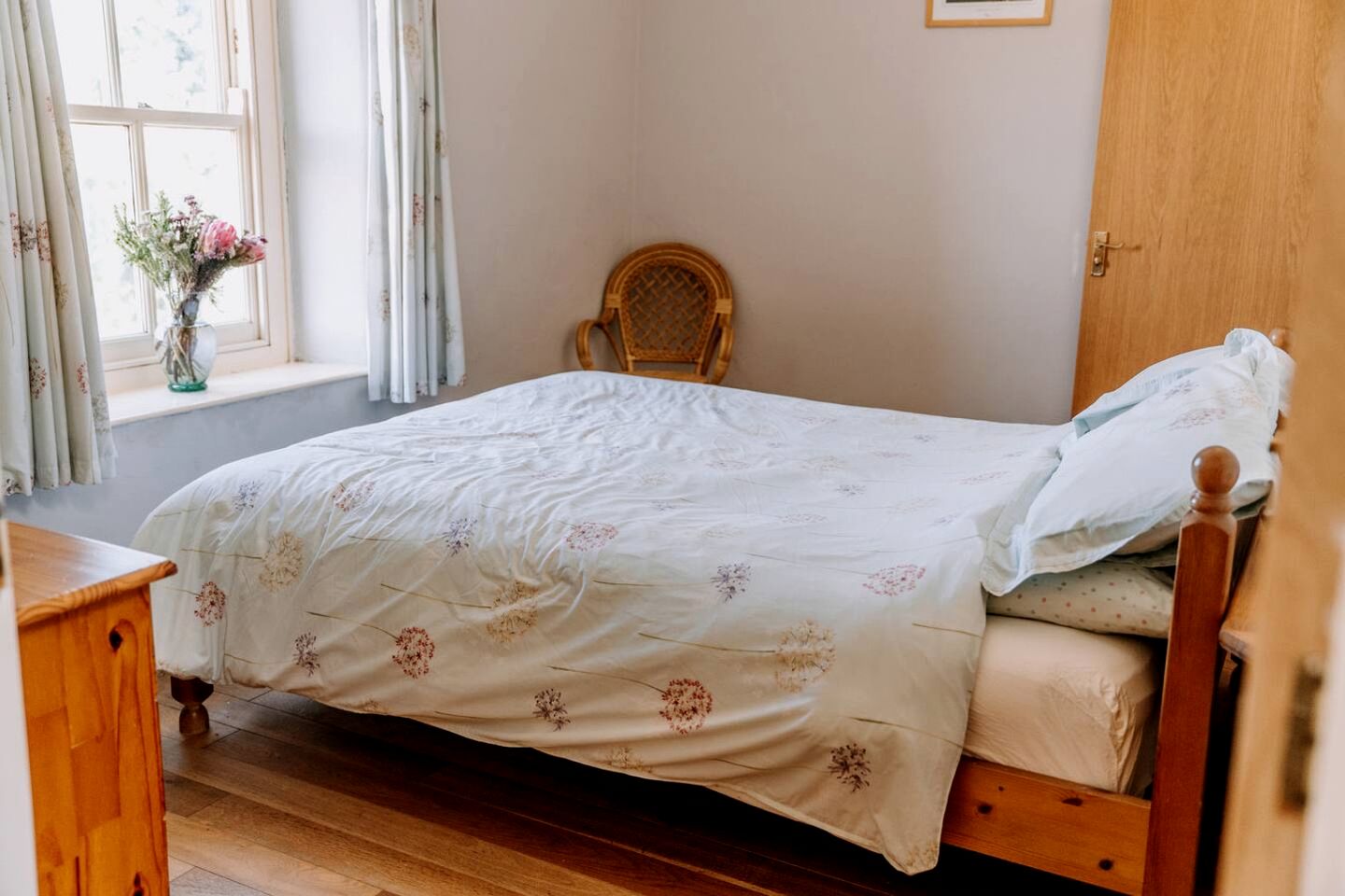 Rustic Countryside Farmhouse with Hot Tub & Games Room near Llawhaden, Pembrokeshire