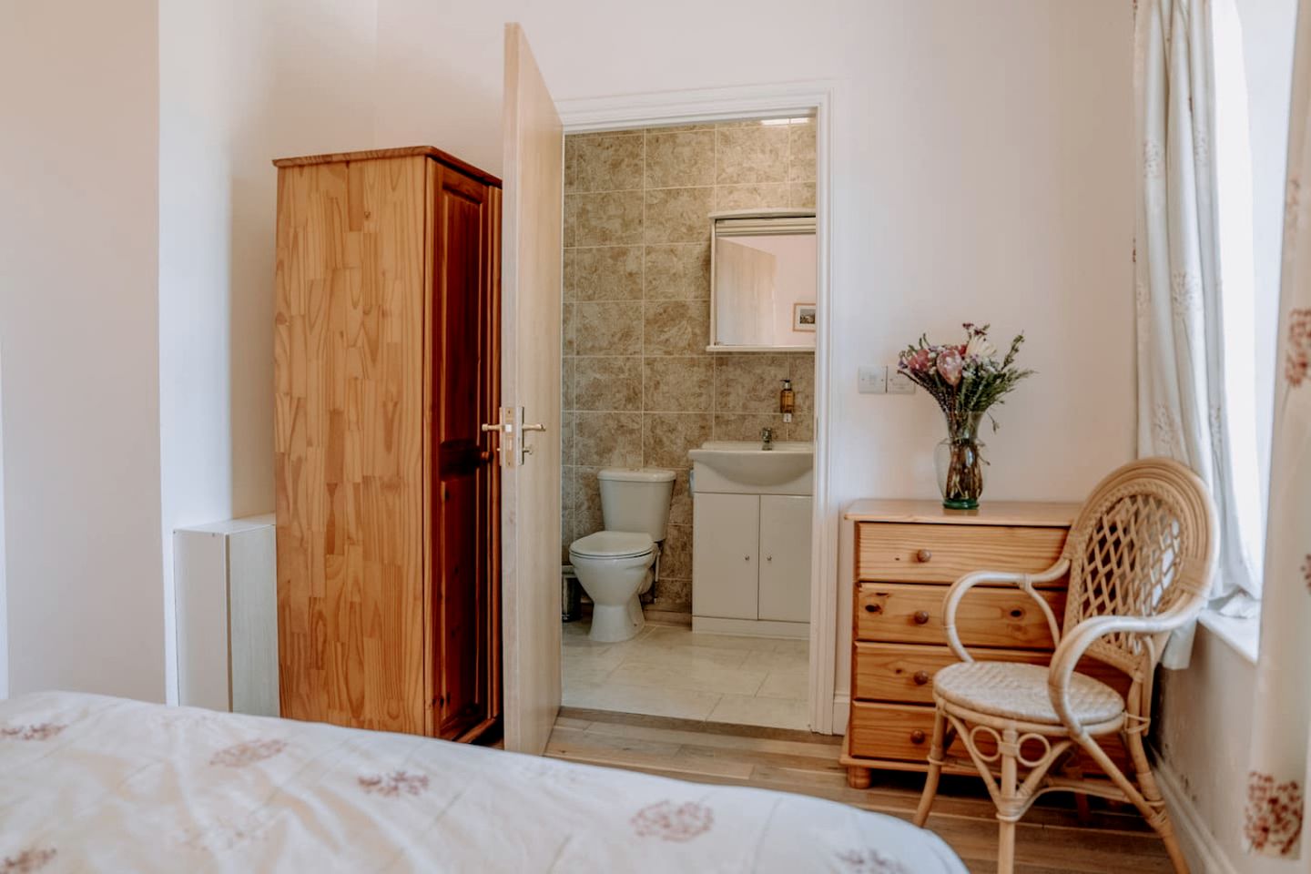 Rustic Countryside Farmhouse with Hot Tub & Games Room near Llawhaden, Pembrokeshire