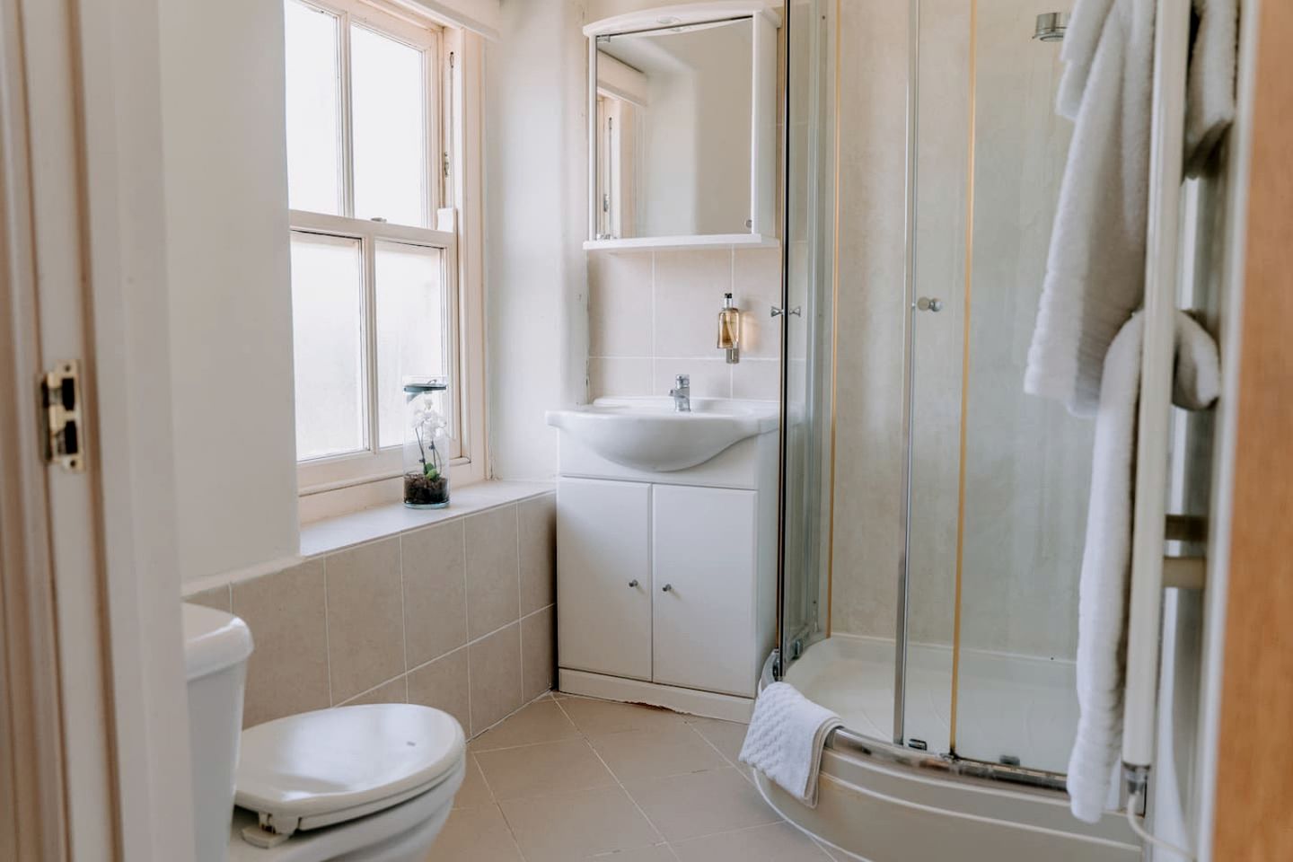 Rustic Countryside Farmhouse with Hot Tub & Games Room near Llawhaden, Pembrokeshire