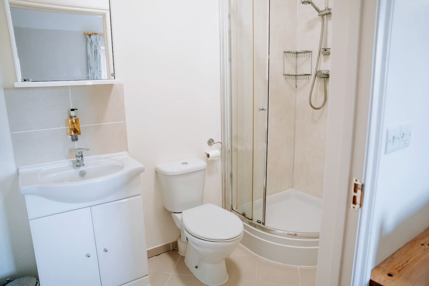 Rustic Countryside Farmhouse with Hot Tub & Games Room near Llawhaden, Pembrokeshire