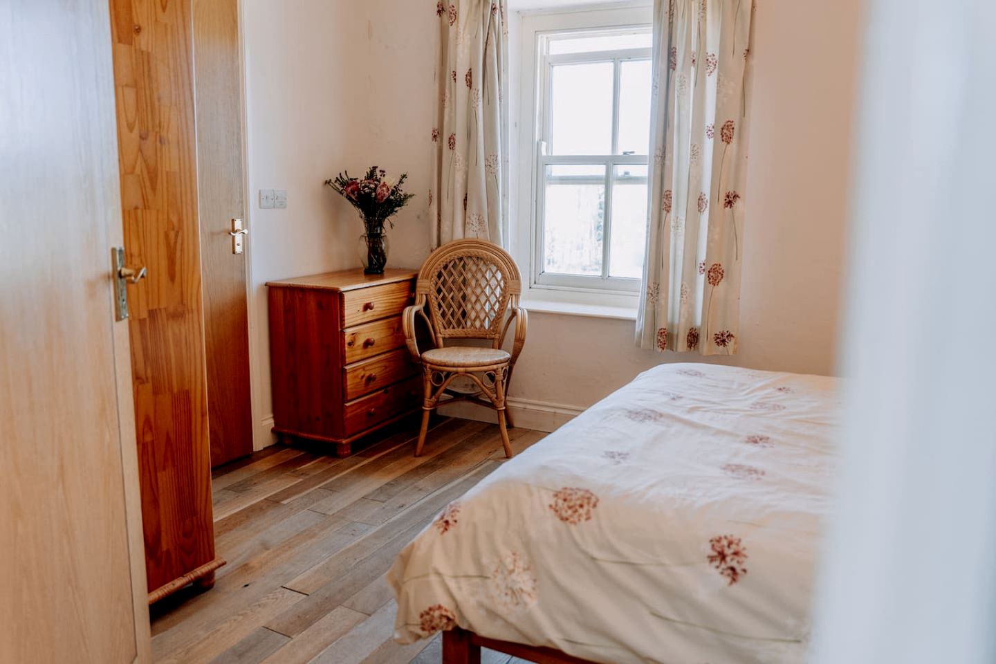Rustic Countryside Farmhouse with Hot Tub & Games Room near Llawhaden, Pembrokeshire