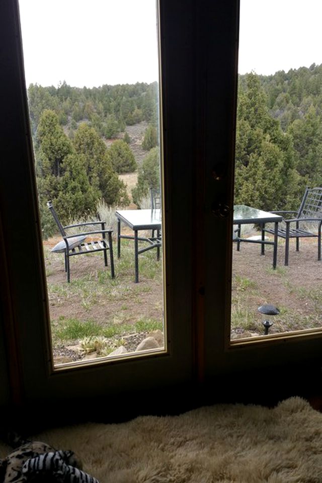 Spacious, Inviting Log Cabin Encircled by Wildlife in Utah