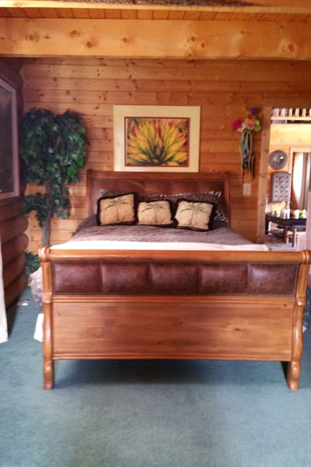 Spacious, Inviting Log Cabin Encircled by Wildlife in Utah