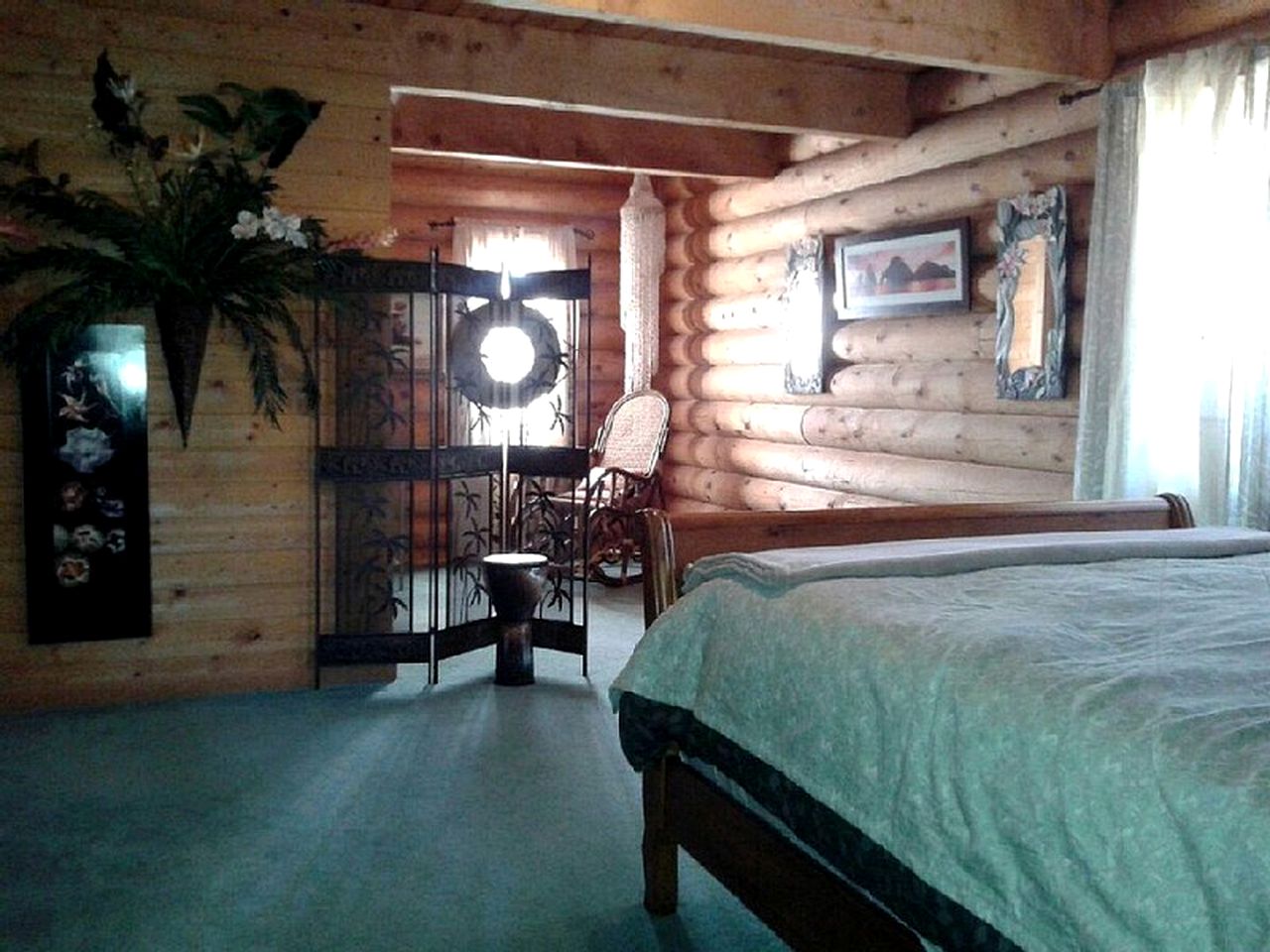 Spacious, Inviting Log Cabin Encircled by Wildlife in Utah