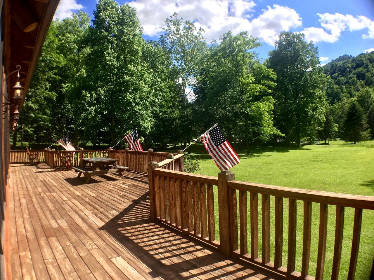Spacious Lodge with Many Rooms, and Great Nature Surroundings in West Virginia