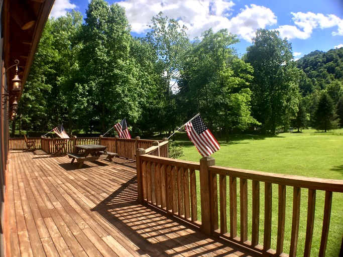 Log Cabins (United States of America, Monterville, West Virginia)