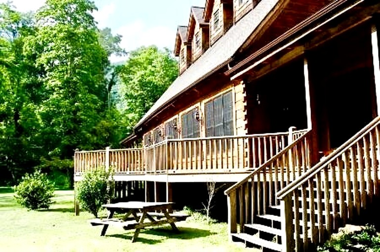 Log Cabins (United States of America, Monterville, West Virginia)