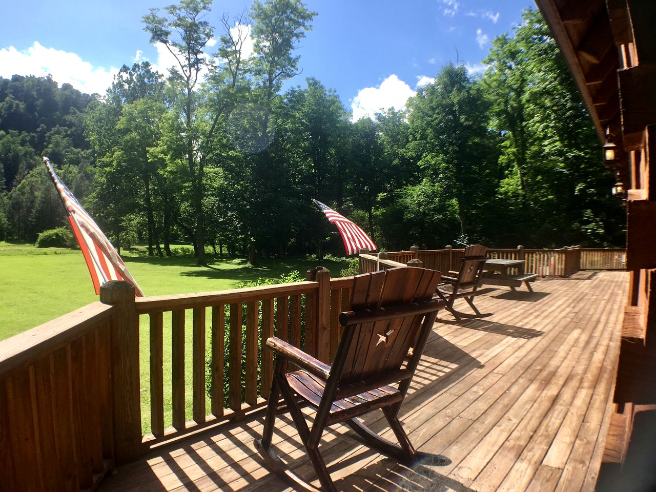 Spacious Lodge with Many Rooms, and Great Nature Surroundings in West Virginia