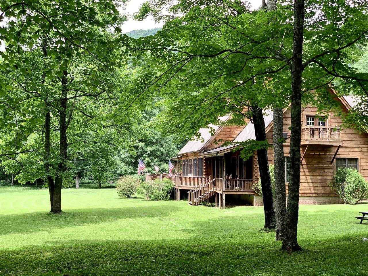 Spacious Lodge with Many Rooms, and Great Nature Surroundings in West Virginia