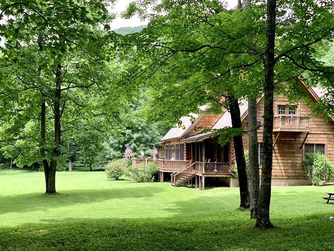 Log Cabins (United States of America, Monterville, West Virginia)