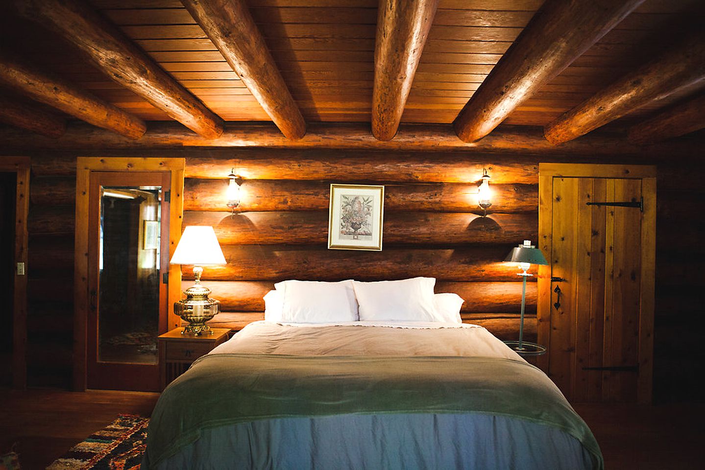 Spacious and Luxurious Log Cabin for Groups near Eugene, Oregon