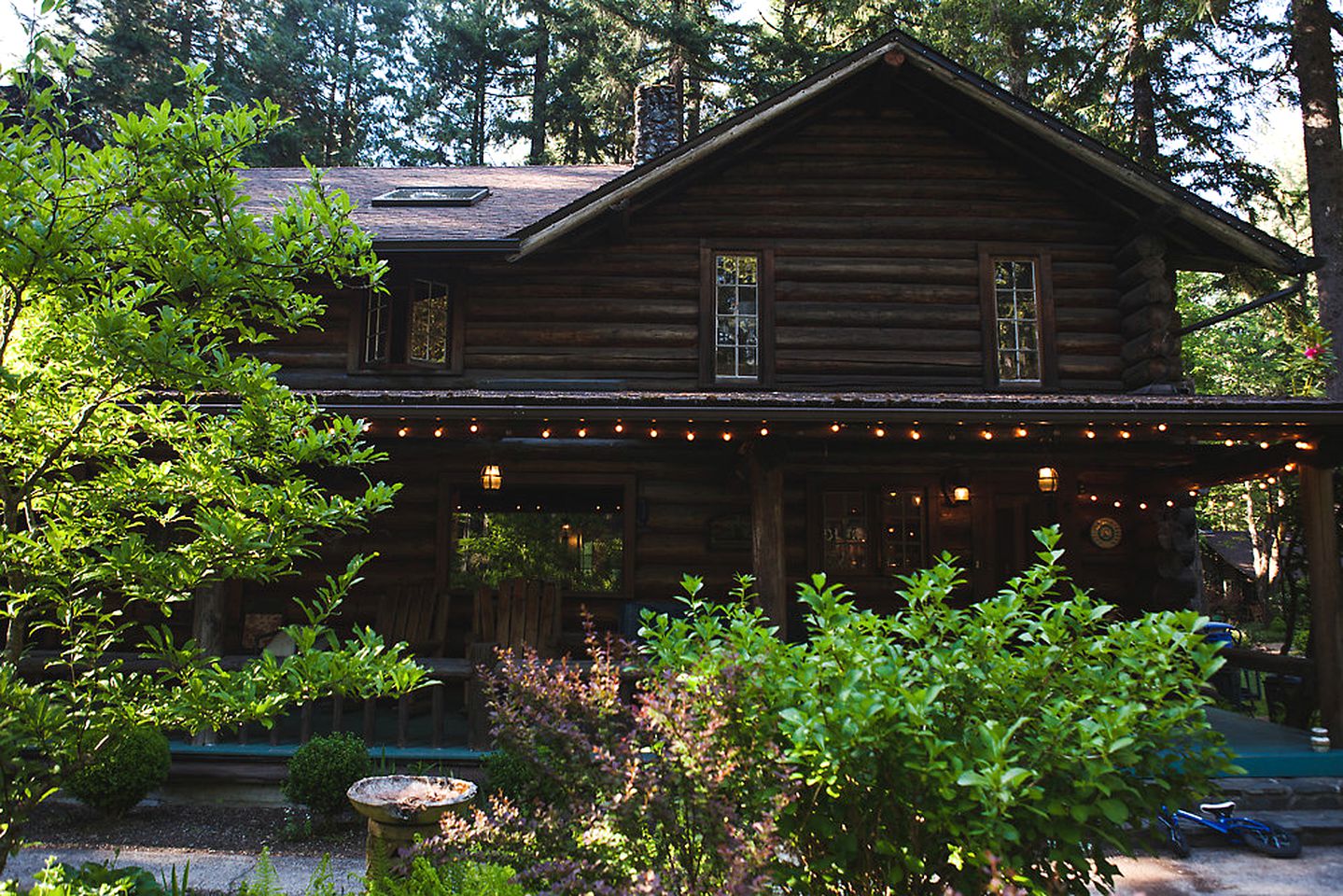 Spacious and Luxurious Log Cabin for Groups near Eugene, Oregon