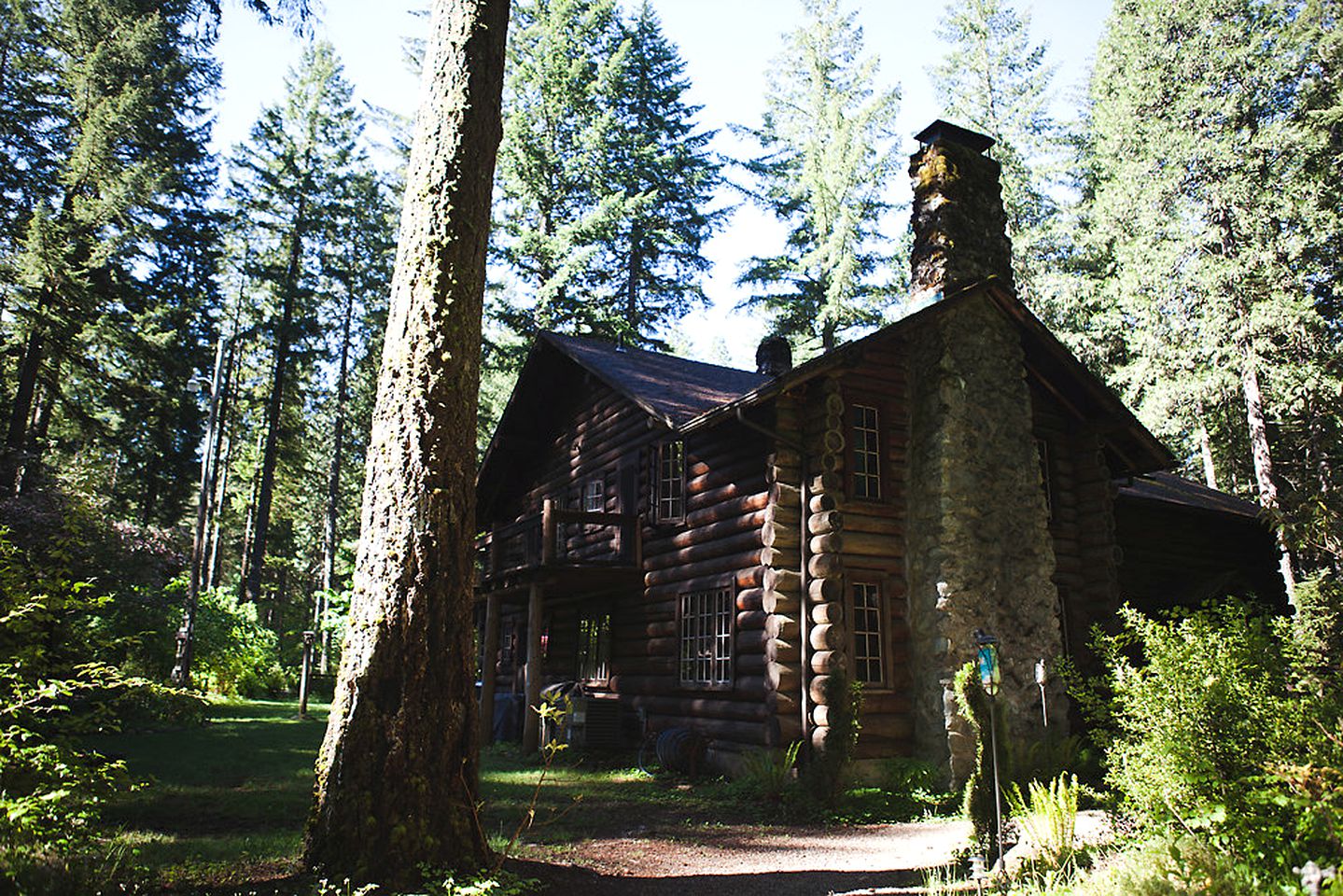 Spacious and Luxurious Log Cabin for Groups near Eugene, Oregon