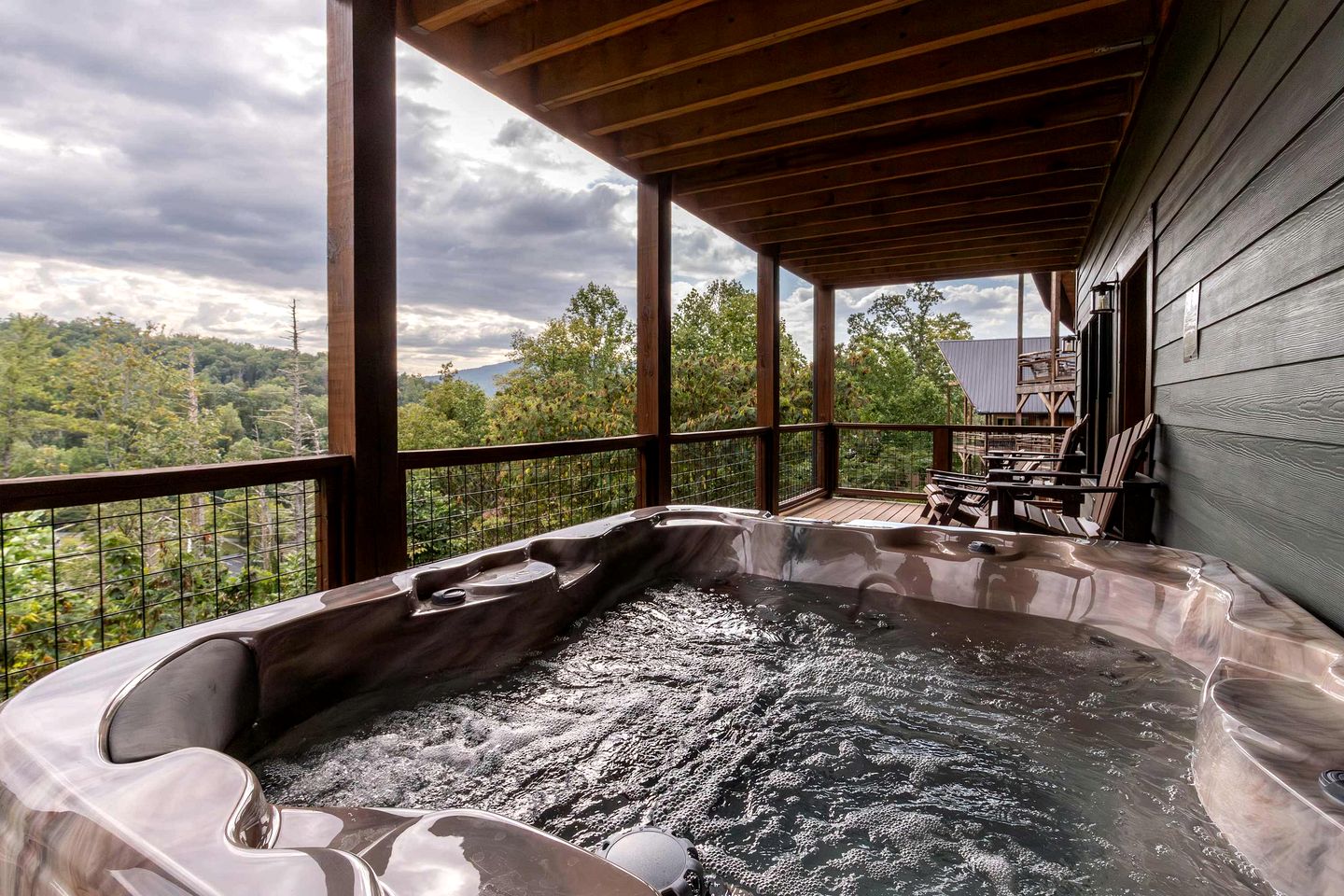 Spacious Luxury Cabin with Game Room near Pigeon Forge Attractions – Gatlinburg, TN