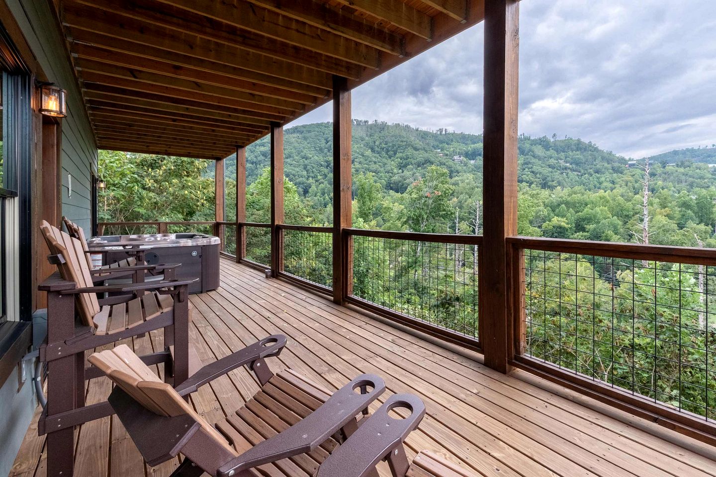 Spacious Luxury Cabin with Game Room near Pigeon Forge Attractions – Gatlinburg, TN