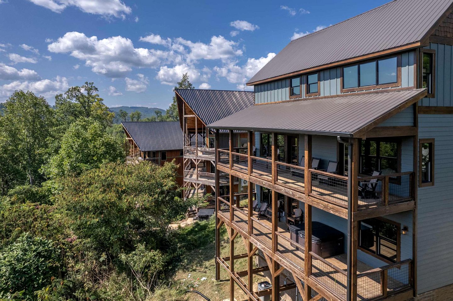 Spacious Luxury Cabin with Game Room near Pigeon Forge Attractions – Gatlinburg, TN