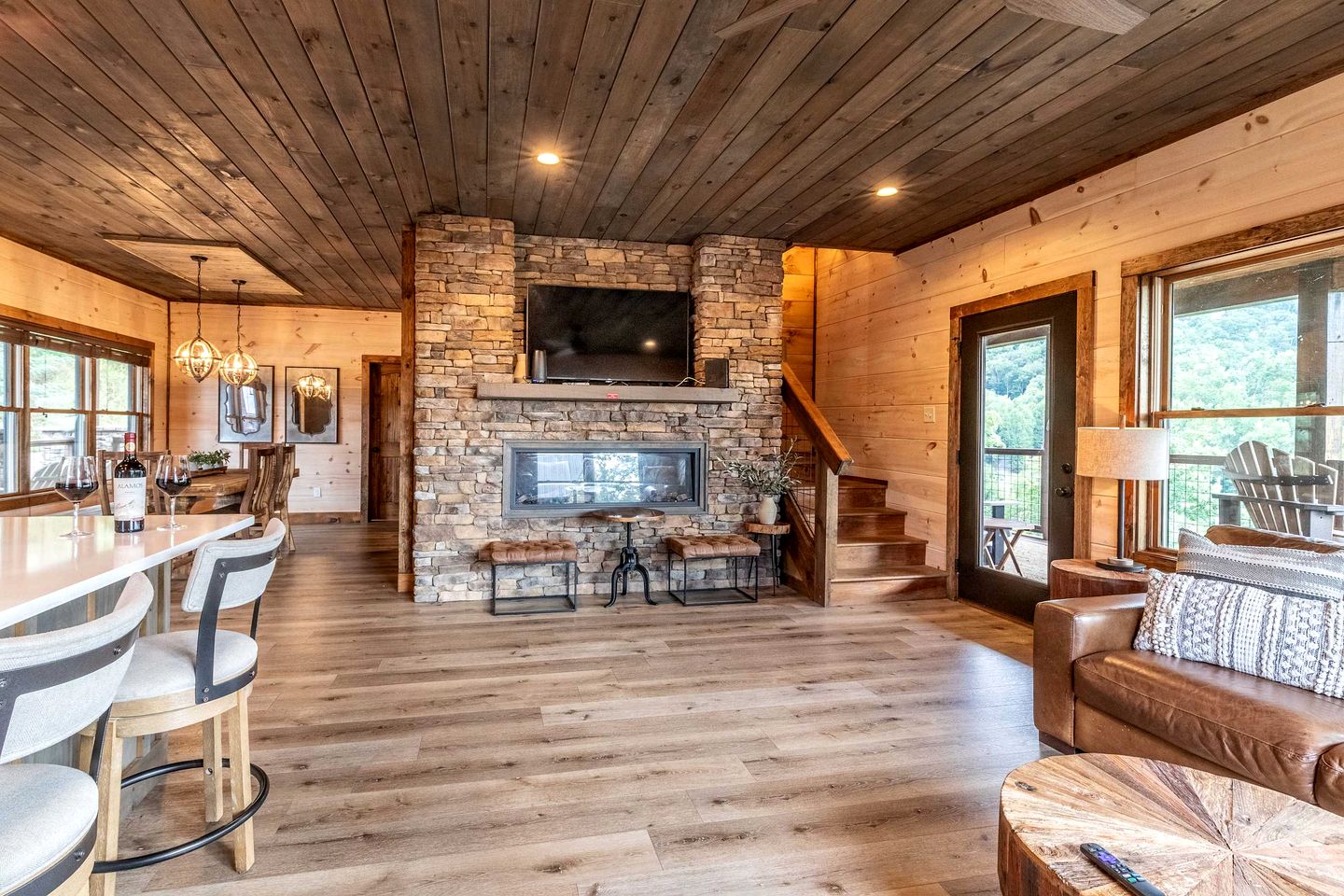 Spacious Luxury Cabin with Game Room near Pigeon Forge Attractions – Gatlinburg, TN