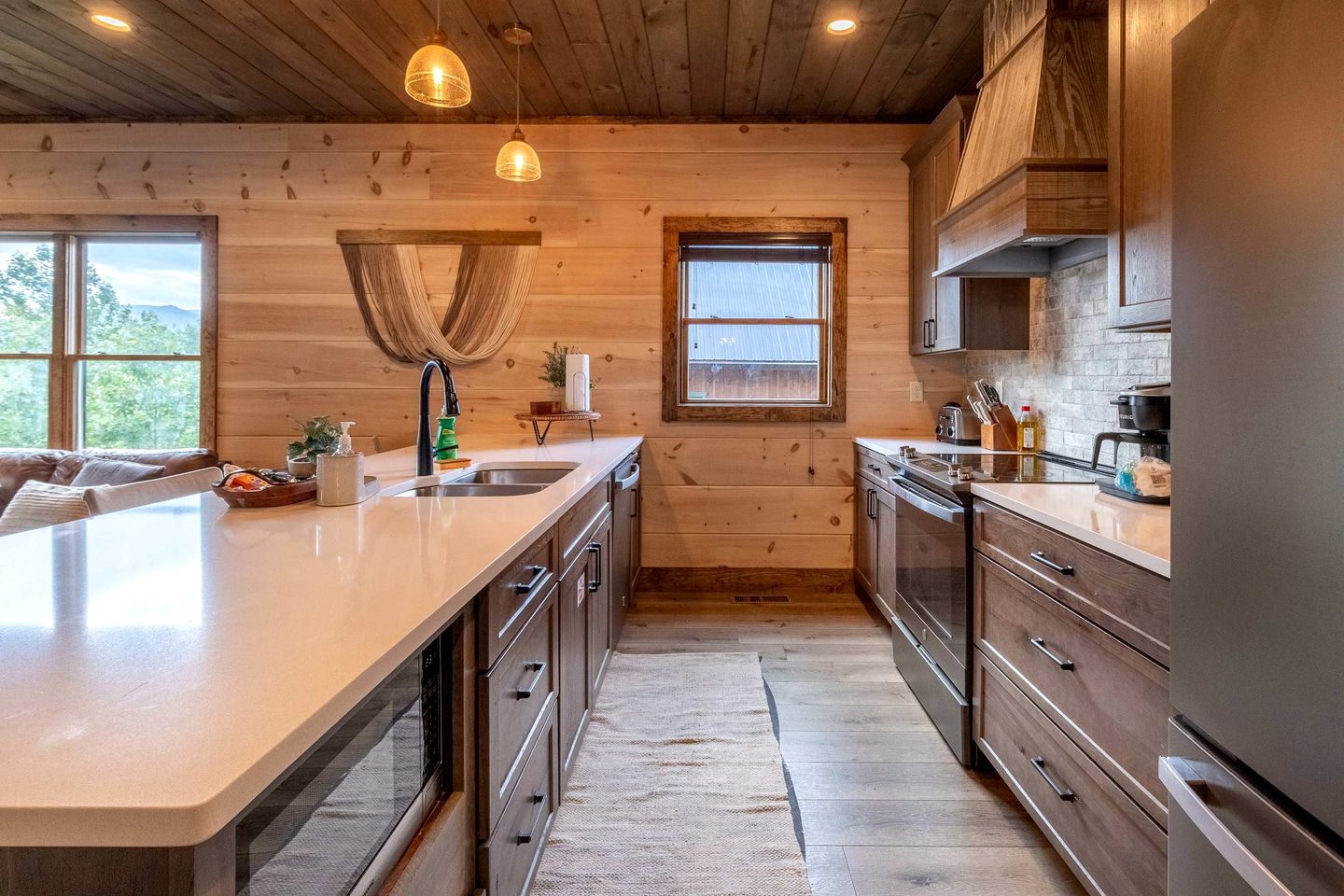 Spacious Luxury Cabin with Game Room near Pigeon Forge Attractions – Gatlinburg, TN