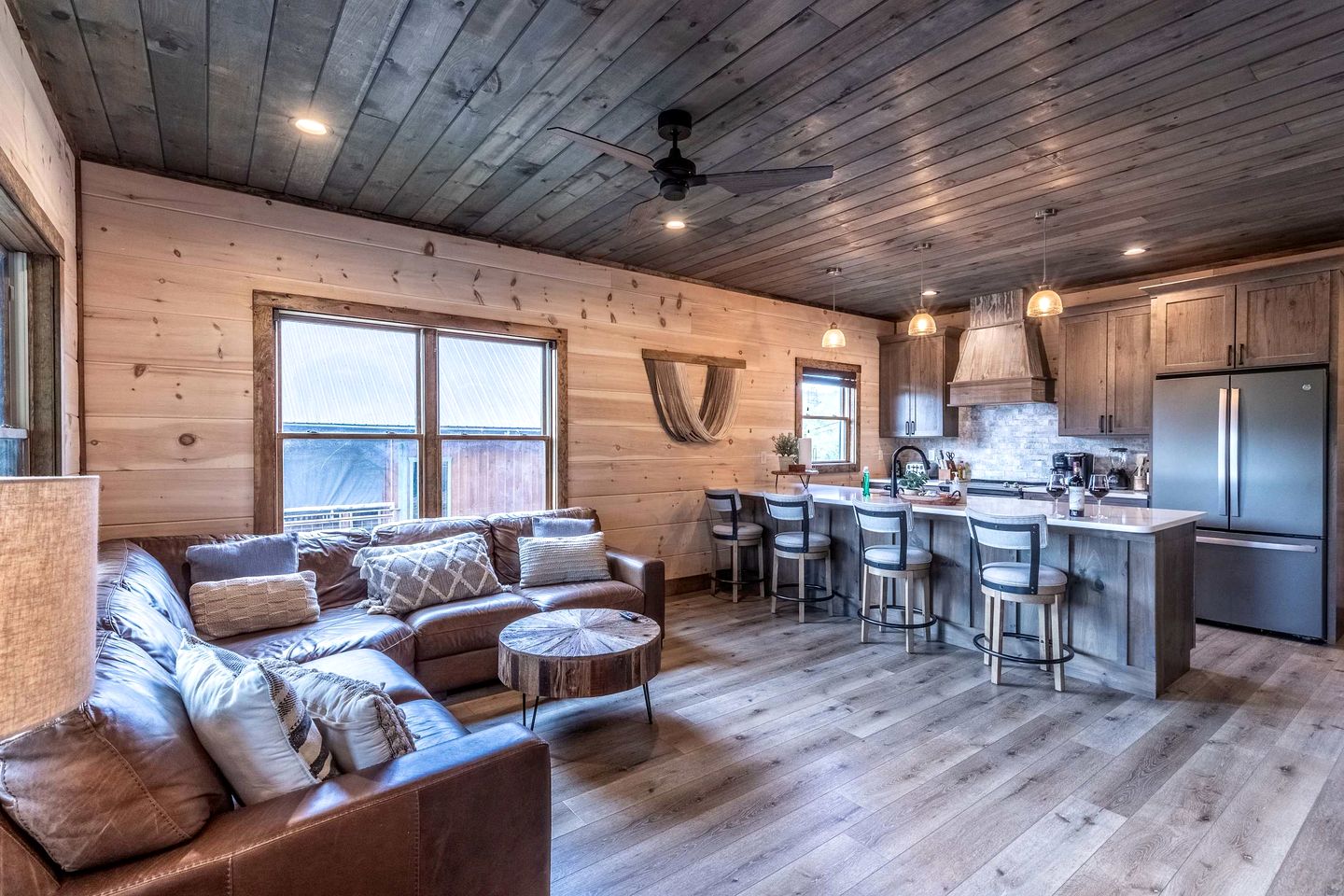 Spacious Luxury Cabin with Game Room near Pigeon Forge Attractions – Gatlinburg, TN