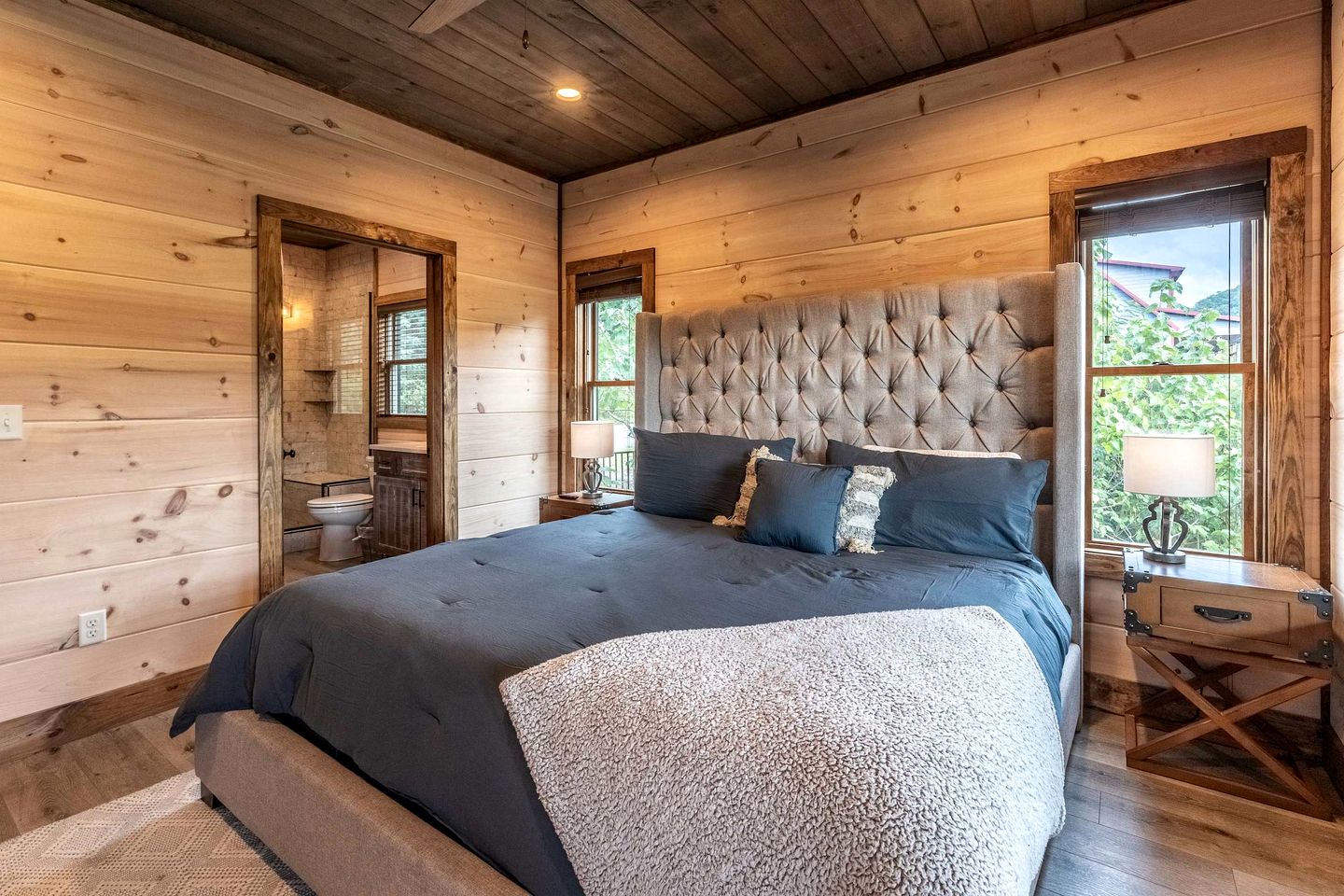 Spacious Luxury Cabin with Game Room near Pigeon Forge Attractions – Gatlinburg, TN