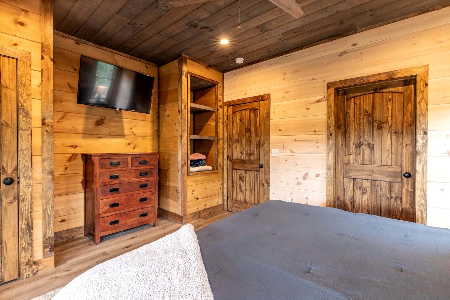 Spacious Luxury Cabin with Game Room near Pigeon Forge Attractions – Gatlinburg, TN