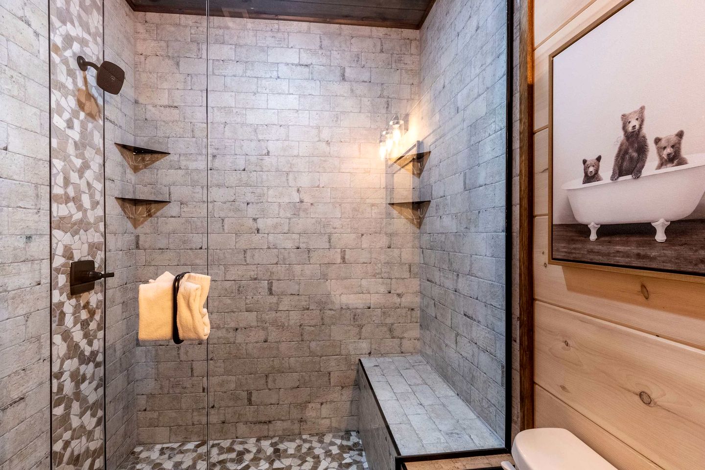 Spacious Luxury Cabin with Game Room near Pigeon Forge Attractions – Gatlinburg, TN