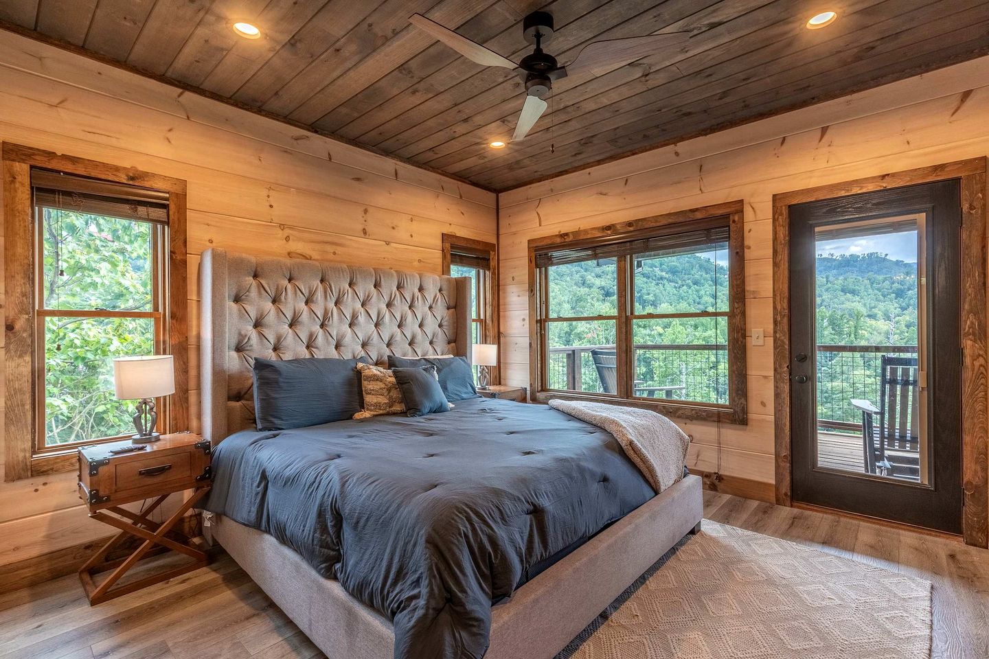 Spacious Luxury Cabin with Game Room near Pigeon Forge Attractions – Gatlinburg, TN