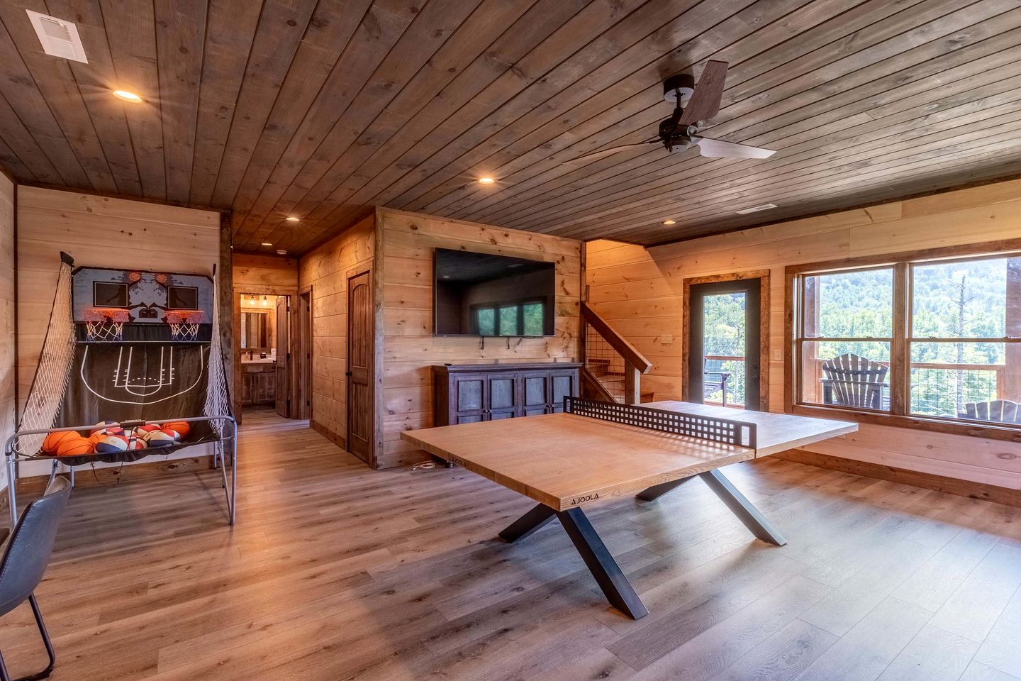 Spacious Luxury Cabin with Game Room near Pigeon Forge Attractions – Gatlinburg, TN