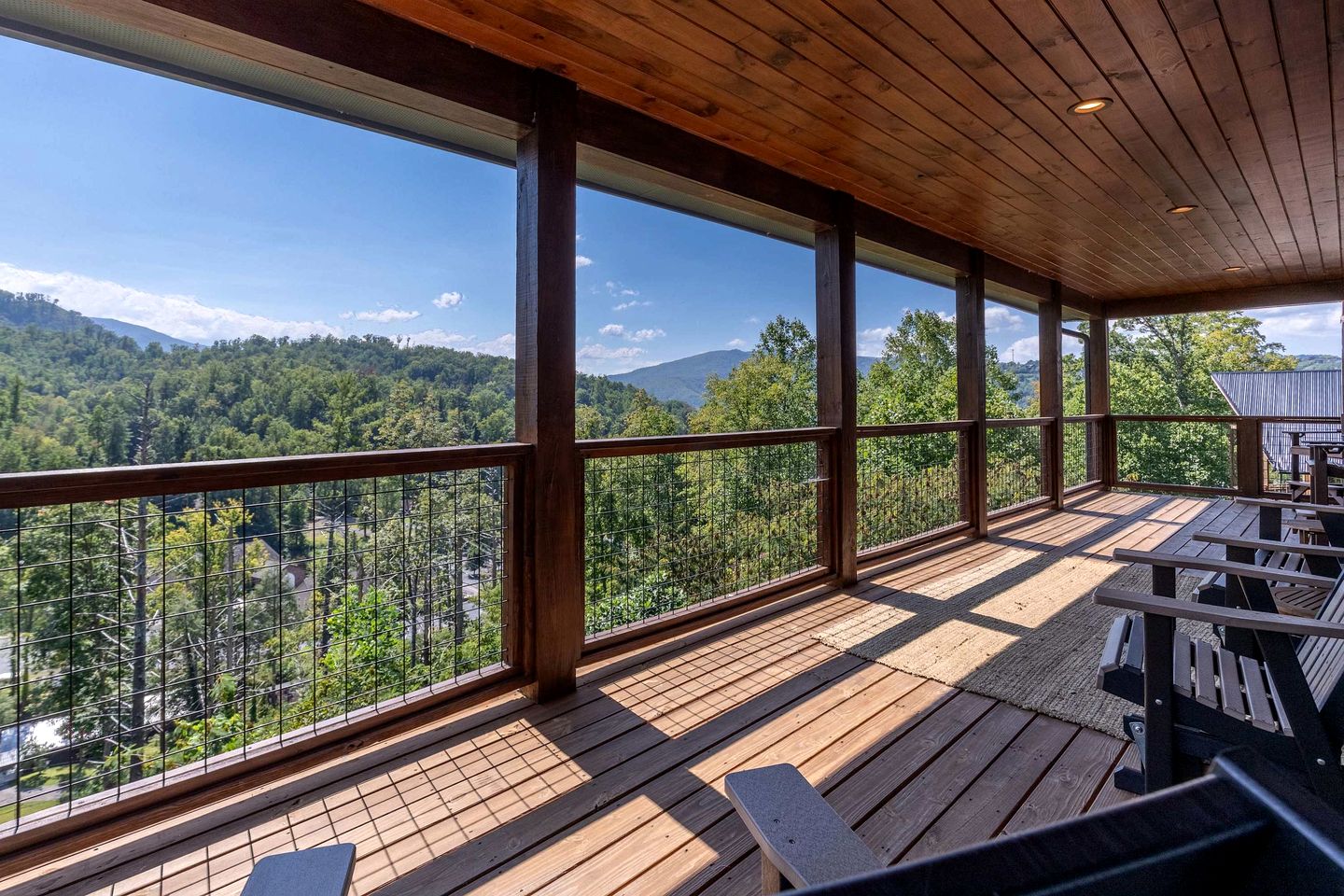 Spacious Luxury Cabin with Game Room near Pigeon Forge Attractions – Gatlinburg, TN