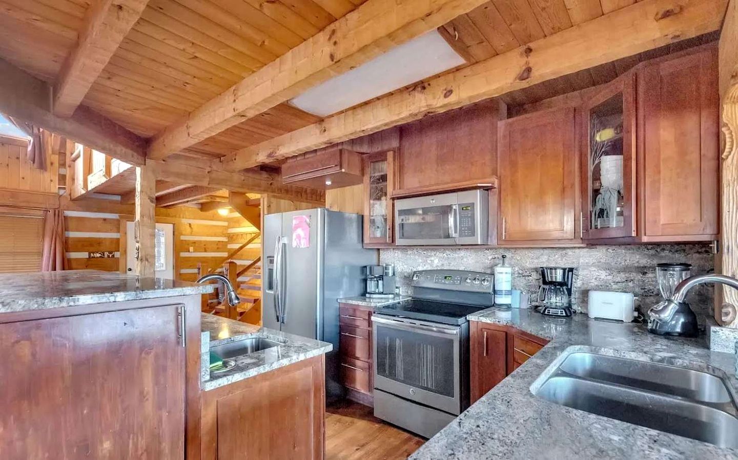 Spacious Luxury Log Cabin with Game Room & Panoramic Mountain Views near Pigeon Forge, Tennessee